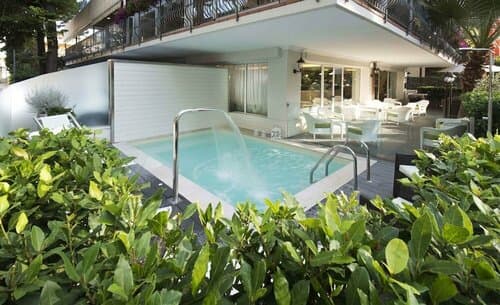 Внешний вид отеля Hotel Atlas в Риччоне