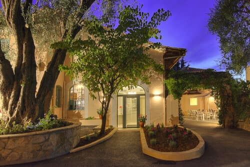 Внешний вид отеля La Bastide de l'Oliveraie