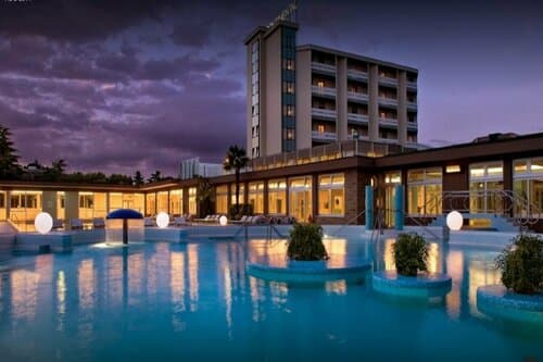 Внешний вид отеля Continental Terme Hotel в Монтегротто-Терме