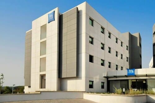 Внешний вид отеля Ibis Budget Girona Costa Brava в Жироне