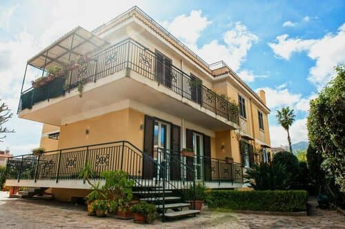 Внешний вид отеля B&b L'officina Di Apollo