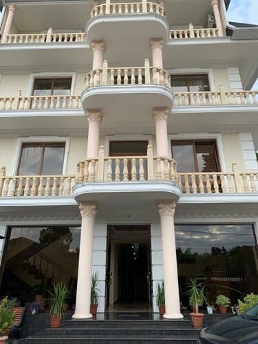 Внешний вид отеля Онтарио в Гагре