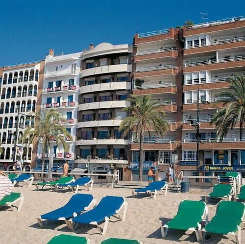 Внешний вид отеля Almirall Apartaments