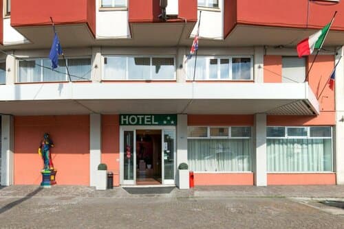 Внешний вид отеля Hotel Donatello в Модене