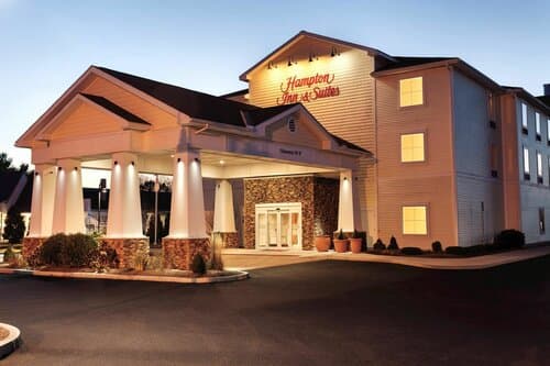 Внешний вид отеля Hampton Inn & Suites Mystic