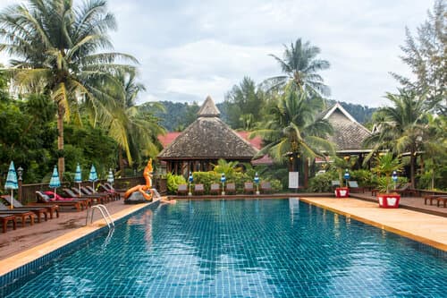 Внешний вид отеля Nakara Long Beach Resort в Пхре Ае