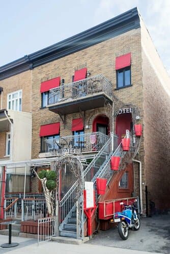 Внешний вид отеля Petit Hôtel Café Krieghoff в Квебеке