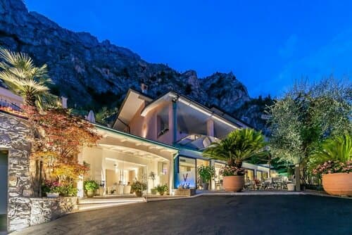 Внешний вид отеля Relax Hotel La Gardenia & Villa Oleandra в Лимоне-суль-Гарде