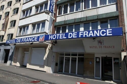 Внешний вид отеля Hotel de France в Сен-Жиле