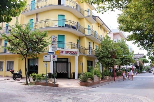 Внешний вид отеля Hotel Buda в Беллария-Иджеа-Марине