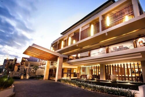 Внешний вид отеля The Magani Hotel and SPA в Районе Куте