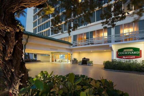 Внешний вид отеля Courtyard by Marriott Fort Lauderdale Beach в Форт-Лодердейле