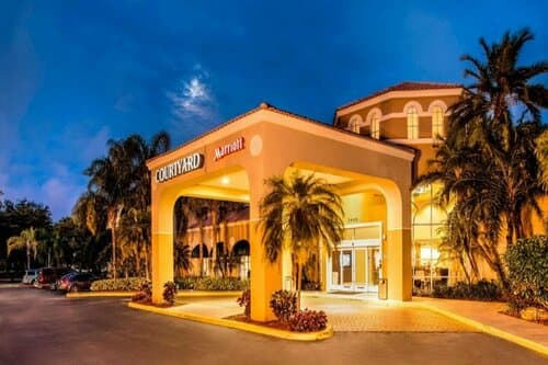 Внешний вид отеля Courtyard by Marriott Fort Lauderdale North/Cypress Creek в Форт-Лодердейле