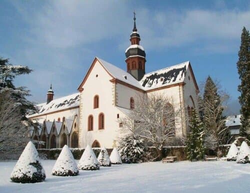 Внешний вид отеля Breuer's Rüdesheimer Schloss в Рюдесхайме
