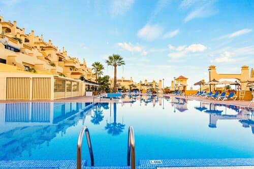 Внешний вид отеля Ramada Residences by Wyndham Costa Adeje в Адехе