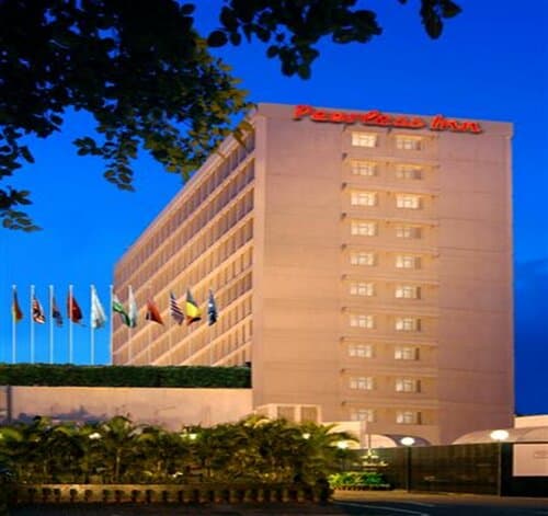 Внешний вид отеля The Peerless Inn - Kolkata