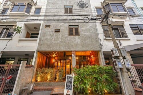 Внешний вид отеля Siam Plug In Hostel в Бангкоке