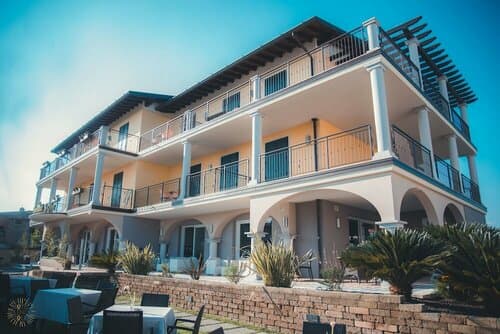 Внешний вид отеля Hotel Splendid Sole в Манерба-дель-Гарде