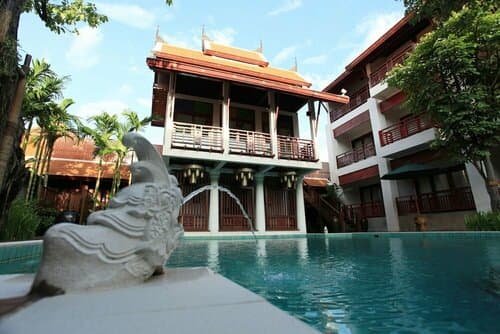 Внешний вид отеля The Rim Resort в Чиангмае