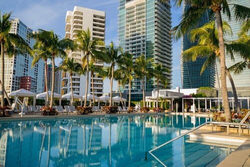 Внешний вид отеля Four Seasons Hotel Miami в Майами
