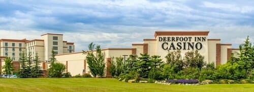 Внешний вид отеля Deerfoot Inn and Casino в Калгарях
