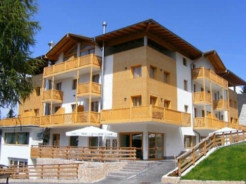 Внешний вид отеля Hotel Alpine Mugon в Тренто