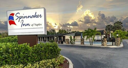 Внешний вид отеля Spinnaker Inn of Naples