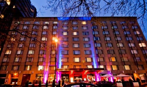 Внешний вид отеля Novotel Montreal Centre в Монреале