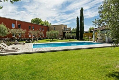 Внешний вид отеля Best Western Plus Le Lavarin в Авиньоне