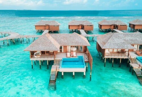 Внешний вид отеля Hideaway Beach Resort & SPA