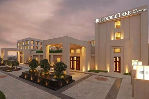 Внешний вид отеля DoubleTree by Hilton Hotel Agra