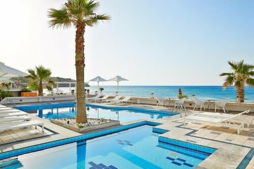 Внешний вид отеля Petradi Beach Lounge Hotel в Ретимноне