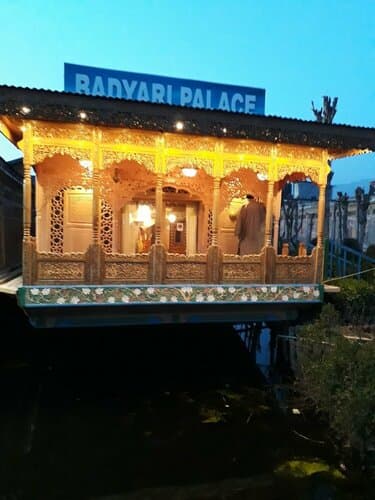 Внешний вид отеля Luxury Inn Badyari Palace Houseboats в Сринагаре