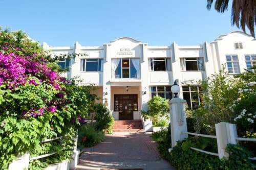 Внешний вид отеля Montagu Country Hotel