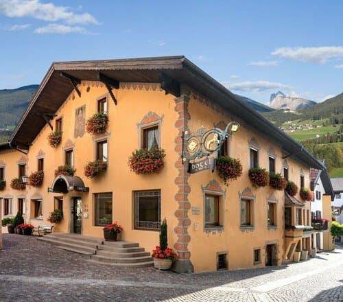 Внешний вид отеля Cavallino d'Oro в Кастельрутто