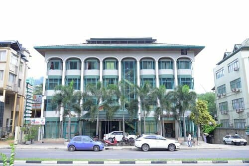 Внешний вид отеля The Royal Mall Kandy