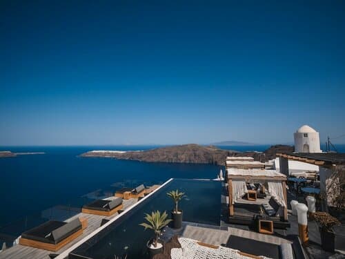 Внешний вид отеля Galaxy Suites & Villas в Муниципальной единице Фирах