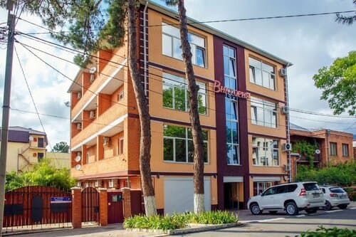 Внешний вид отеля Виктория в Геленджике