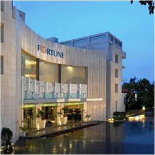 Внешний вид отеля Fortune Sector 27 Noida