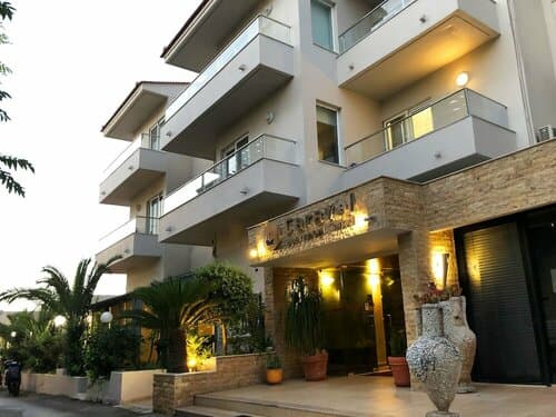 Внешний вид отеля Caravel Apartment Hotel в Ялиссосе