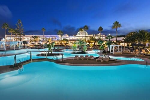 Внешний вид отеля Elba Lanzarote Royal Village Resort в Яйсе