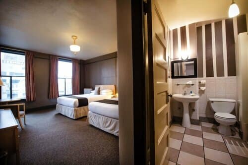 Внешний вид отеля The Moore Hotel в Сиэтле