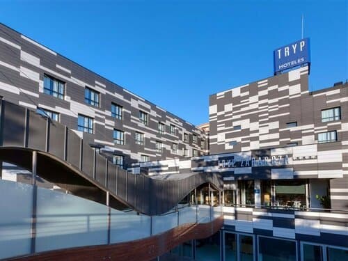 Внешний вид отеля Hotel Zentral Ave в Сарагосе