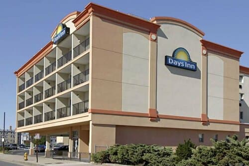 Внешний вид отеля Days Inn by Wyndham Atlantic City Beachblock в Атлантик-Сити