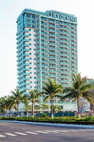 Внешний вид отеля A La Carte Da Nang Beach в Дананге