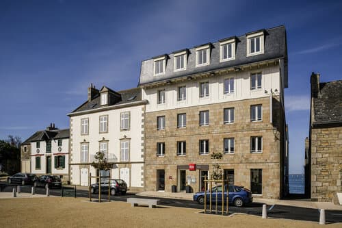 Внешний вид отеля Ibis Roscoff bord de mer в Роскоффе