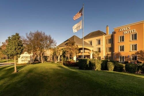 Внешний вид отеля Ayres Hotel Seal Beach в Сил-Бич