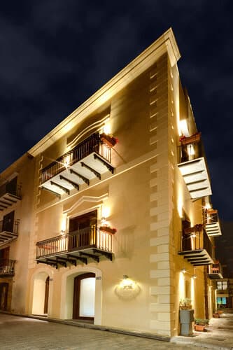 Внешний вид отеля Hotel La Plumeria в Чефалù