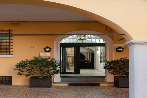 Внешний вид отеля Albergo Rossini 1936 Small & Charming в Болонье