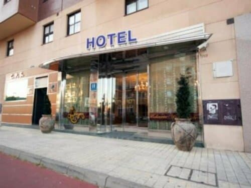 Внешний вид отеля Los Braseros Hotel в Бургосе